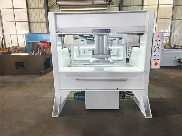 阿通龍門裁斷機